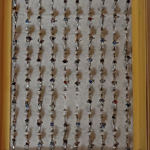 95 Small rings with colored stones